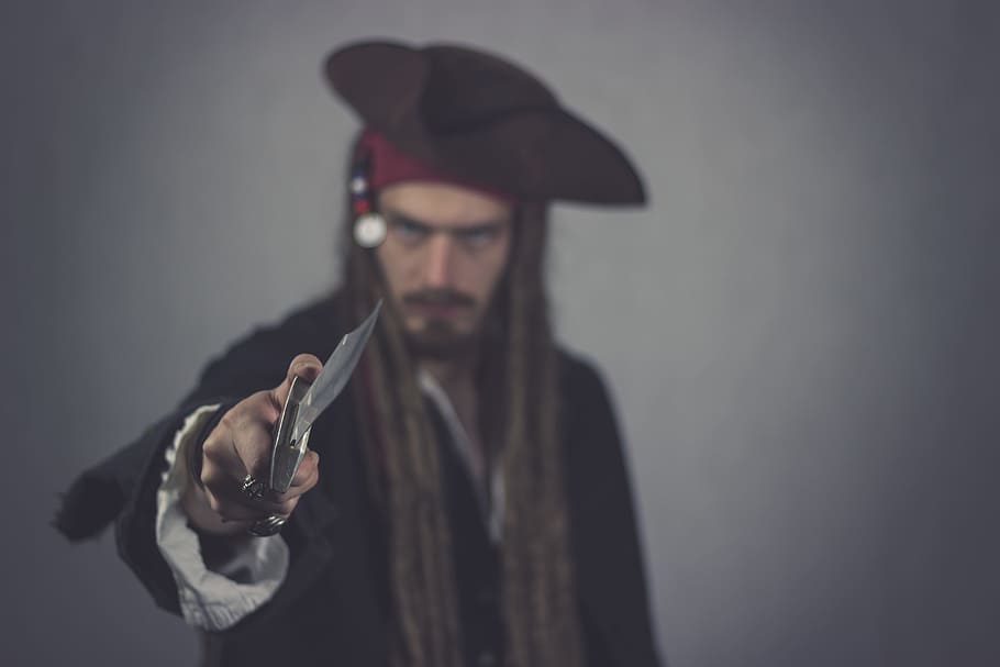 Jack Sparrow, pirate, knife, captain, mutiny, seafaring, corsair, HD wallpaper