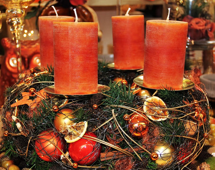 modern advent wreath, candles, brown tones, warm tones, 4 candles