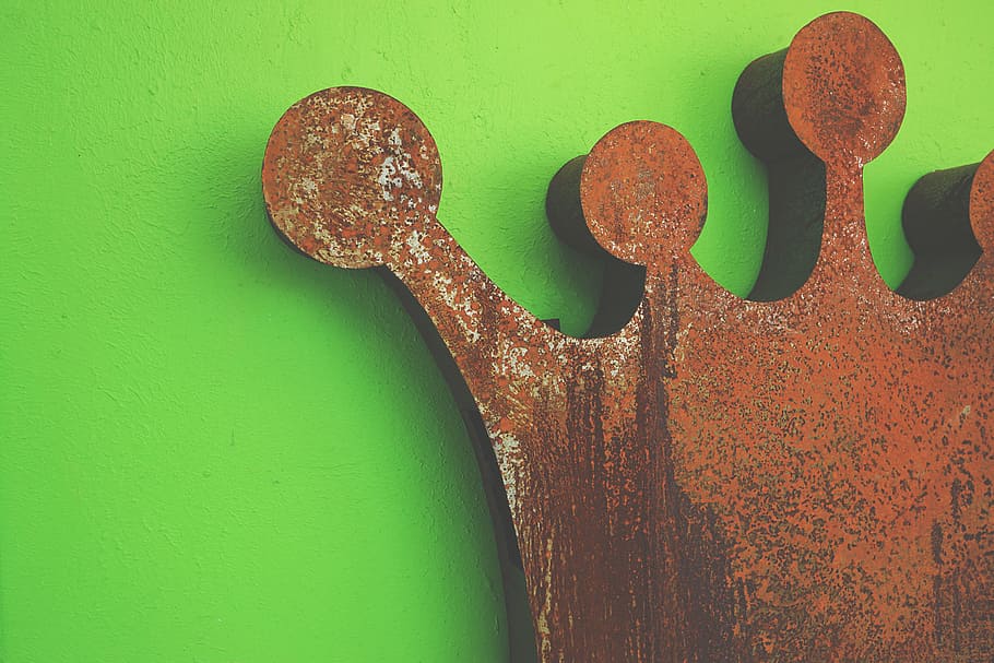 brown crown digital wallpaper, brass, mount, decor, rust, green HD wallpaper