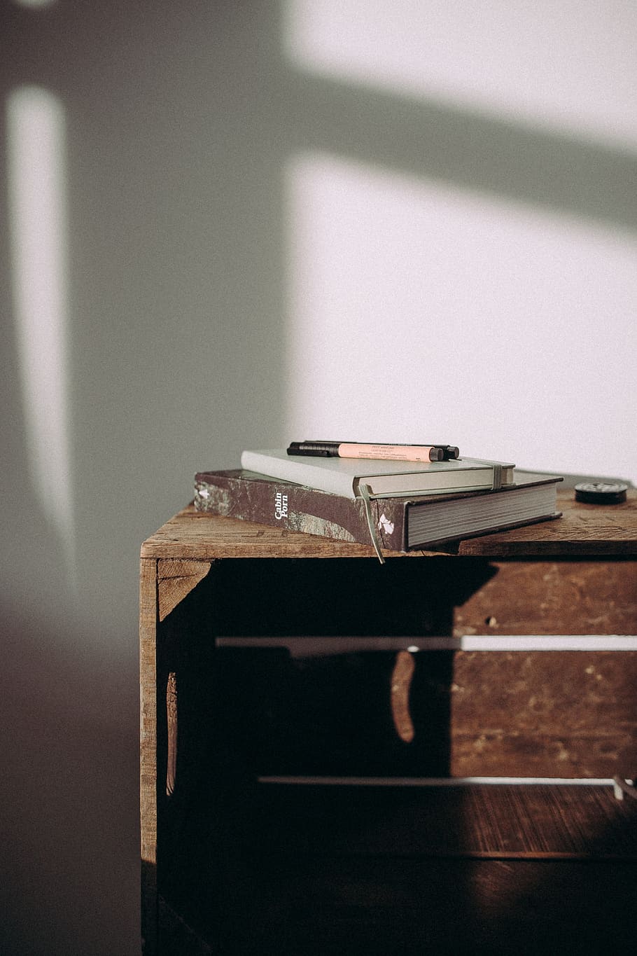 wooden, table, books, notebook, pens, sunlight, wall, shadow HD wallpaper