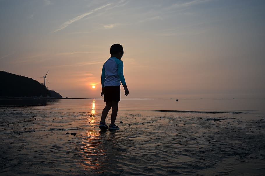 glow, sunset, children, beach, tidal, sky, sea, water, real people HD wallpaper