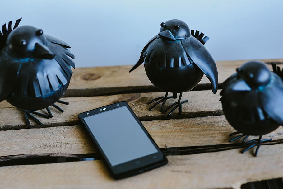 Little black plastic birds with a smartphone on a shelf, mobile HD wallpaper