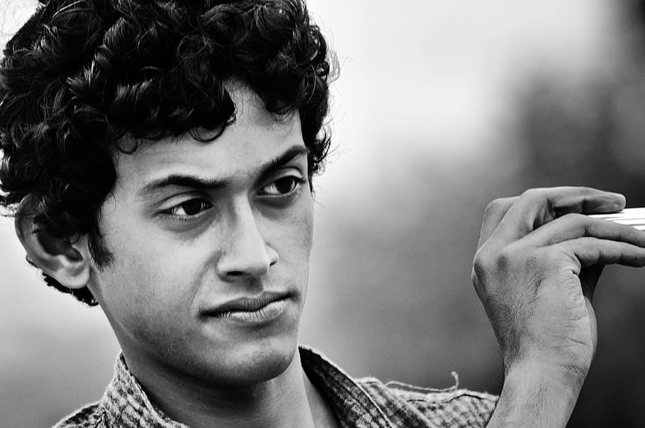 grayscale photography of man wearing polo shirt, expression HD wallpaper