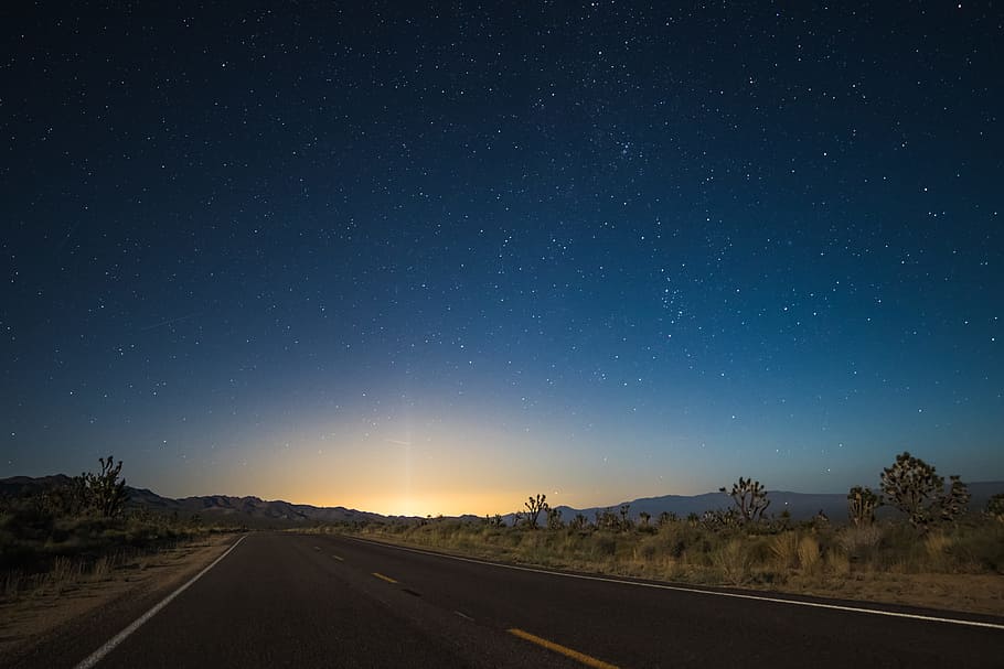 asphalt road in the middle of brown field, highway in the middle of the desert leaning to mountain ranges HD wallpaper