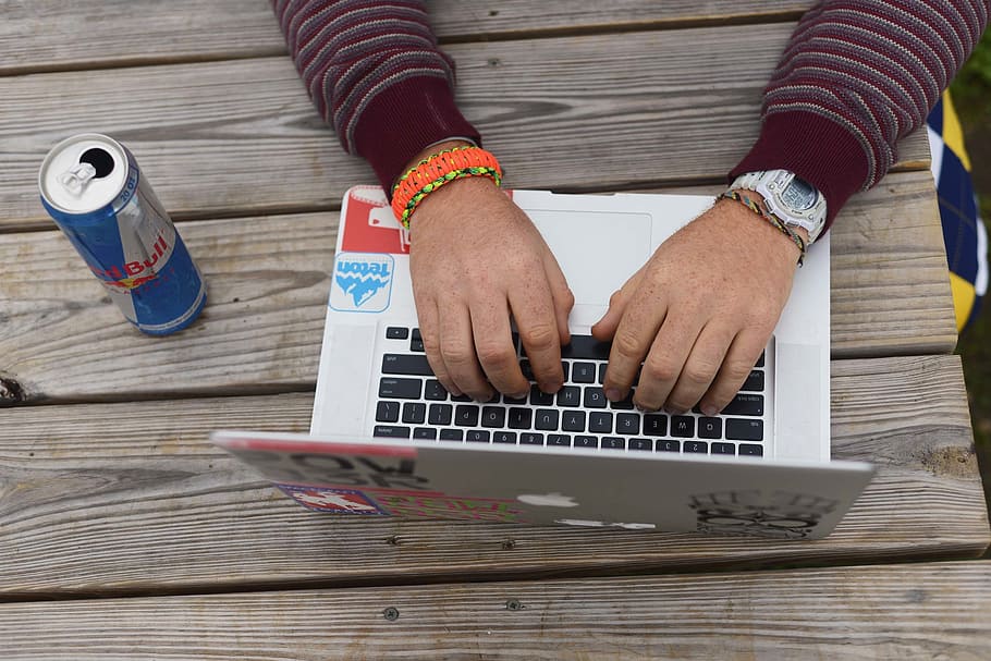 hand, laptop, macbook, computer, browser, watch, bracelet, energy HD wallpaper
