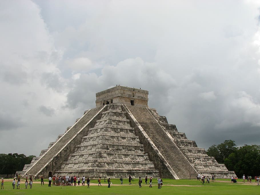 Chichen Itza at Mexico, pyramid, aztecs, mayas, incas, group of people