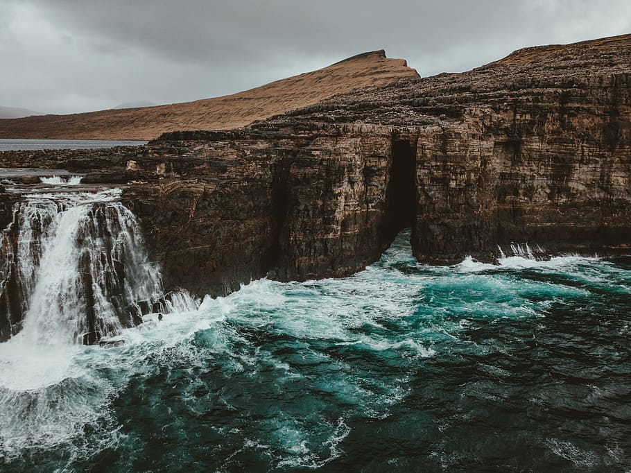 photo of rock formation with falls, time lapse photography of waterfalls HD wallpaper