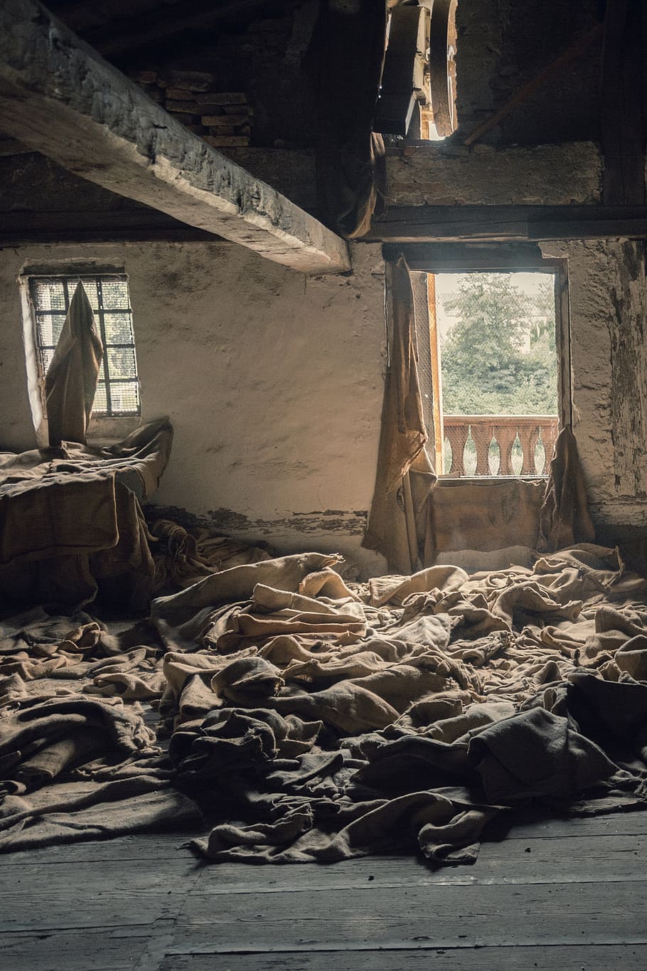 old building, three-dimensionality, leave, brewery, rags, indoors HD wallpaper