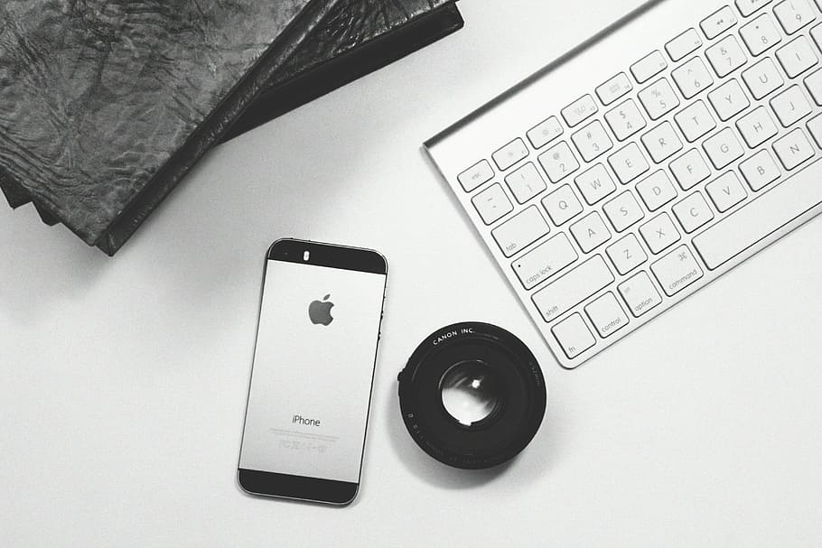 closeup photo of space gray iPhone 5s, smartphone, mobile, technology HD wallpaper