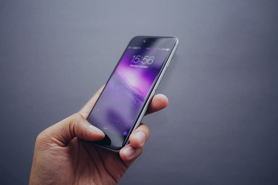 person holding space gray iPhone 6, device, gadget, smart phone HD wallpaper