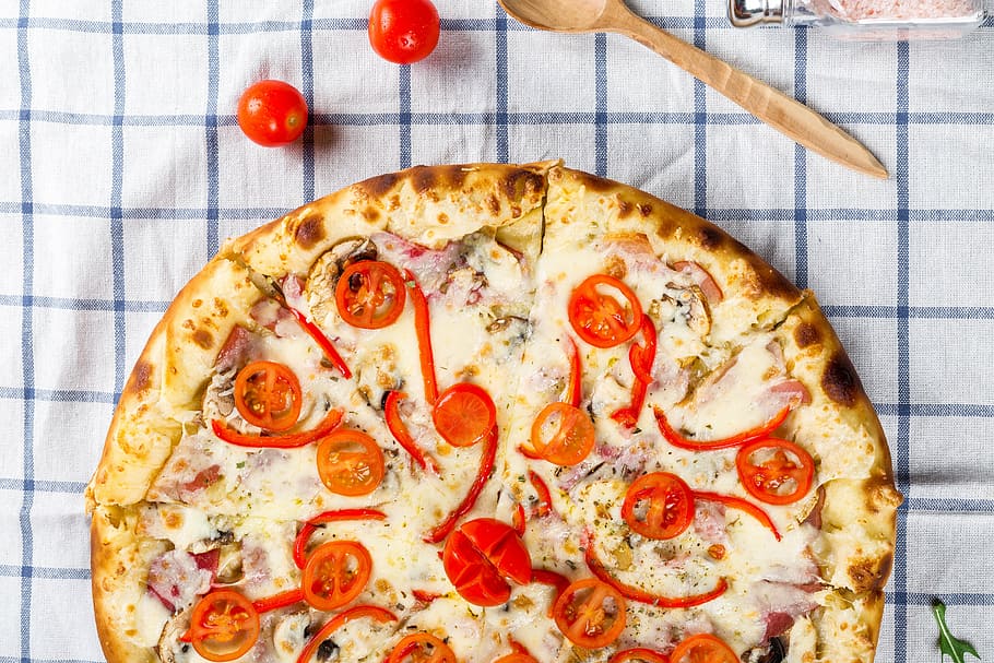 pizza with sliced tomatoes, cooking, fast food, snacks, closeup HD wallpaper