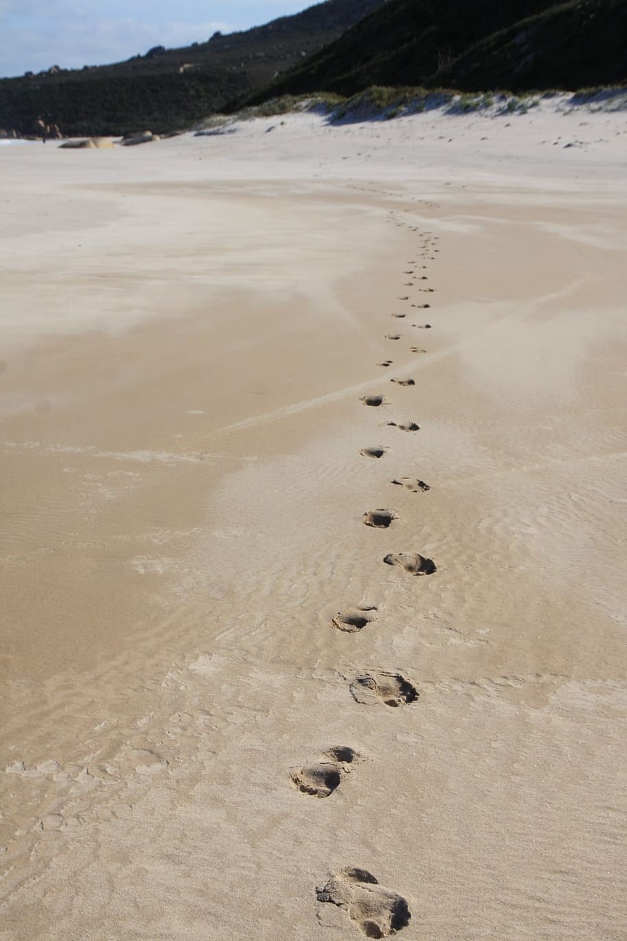 Footprints, Beach, Tracks, walking, marks, sand, footstep, trail HD wallpaper