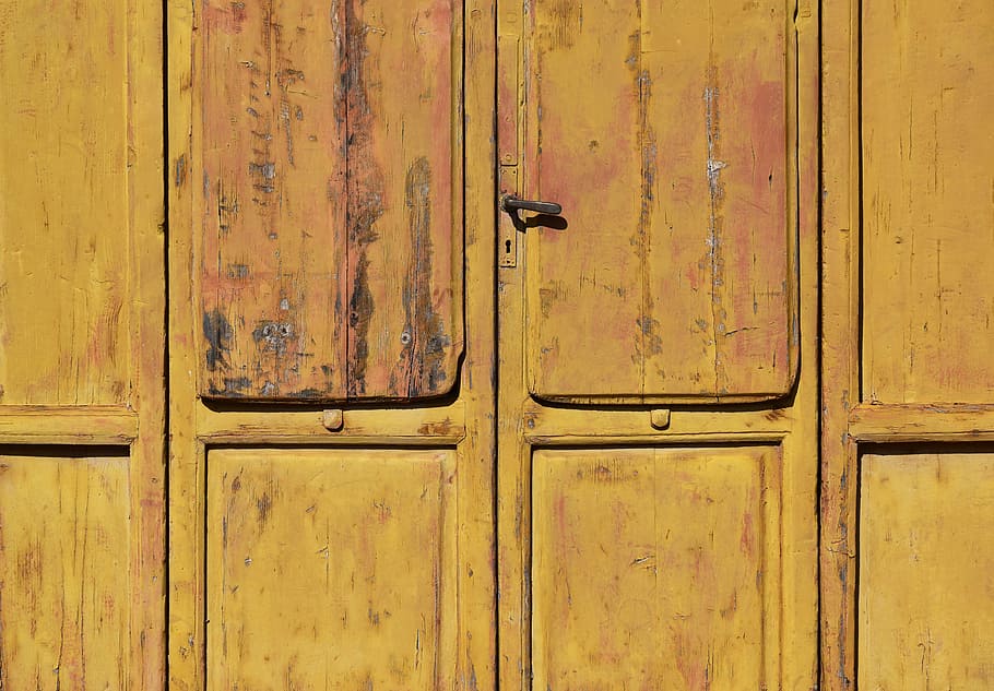 closed brown wooden cabinet, closed brown wooden locker, yellow HD wallpaper