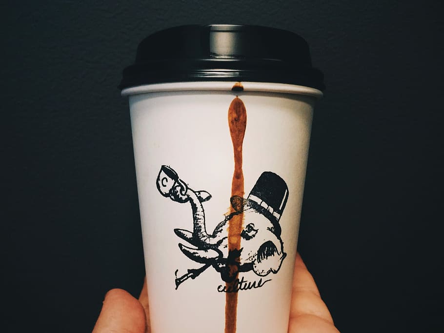 person holding black and white disposable cup, person holding white and black coffee cup HD wallpaper