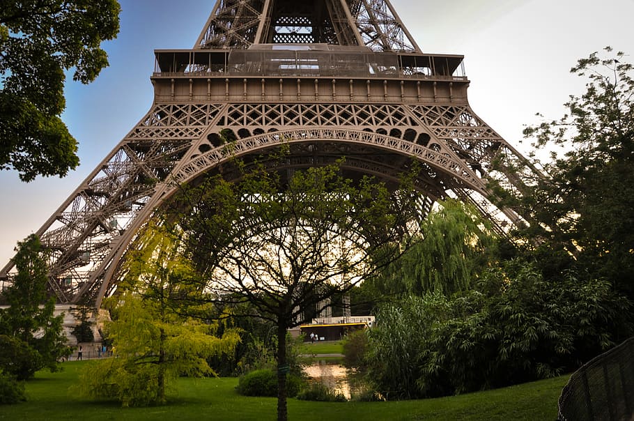worm's eye view photography of Eiffel Tower, Paris, low angle photography of Eiffel Tower, Paris HD wallpaper