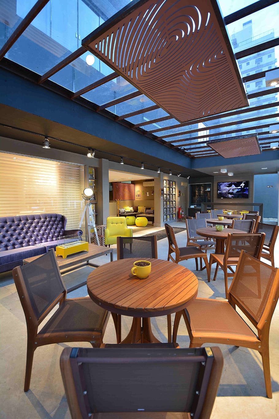 Table, Coffee, Restaurant, chair, modern, indoors, luxury, furniture HD wallpaper