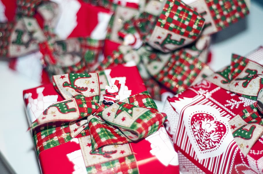 gifts, presents, wrapping, bows, christmas, festive, celebration HD wallpaper
