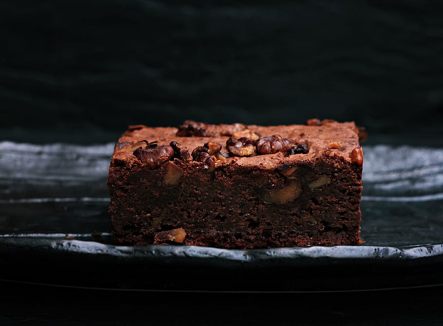 sliced baked brownies on foiled tray, brownies on gray tray, cake, HD wallpaper