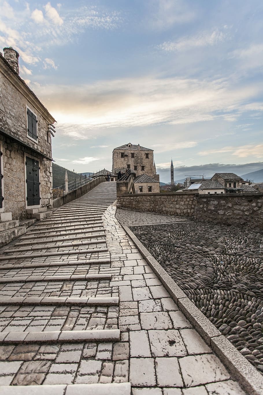 brown concrete pathway under blue and white sky at daytime, brown concrete building background of mountain HD wallpaper