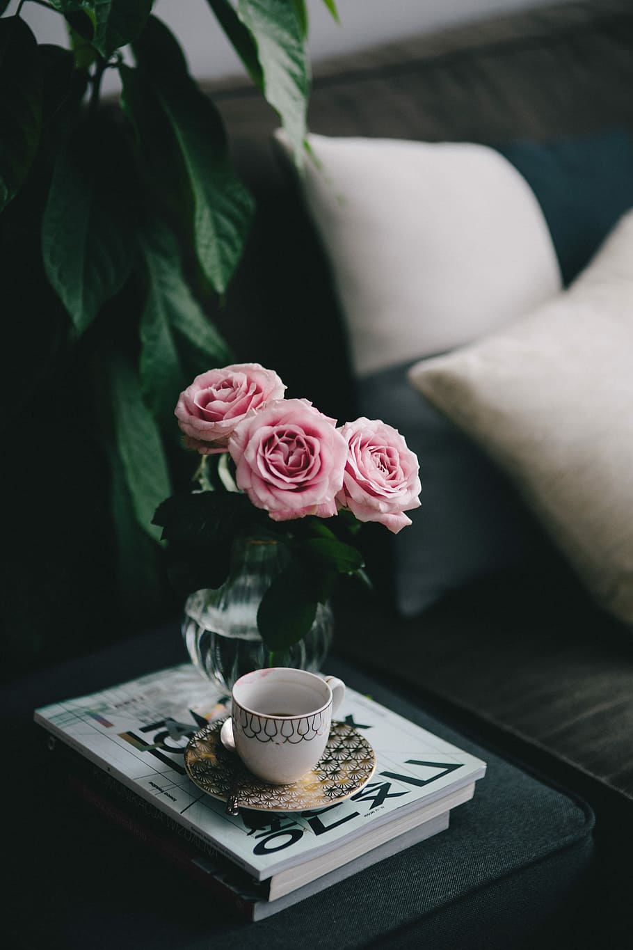 Lovely roseses, book and coffee, interior, resting, relax, essentials, HD wallpaper