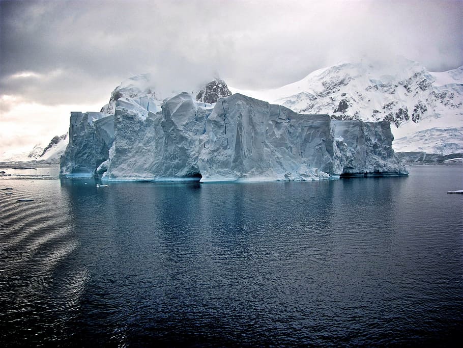 iceberg in the middle of body of water, cold, mountain, ocean HD wallpaper