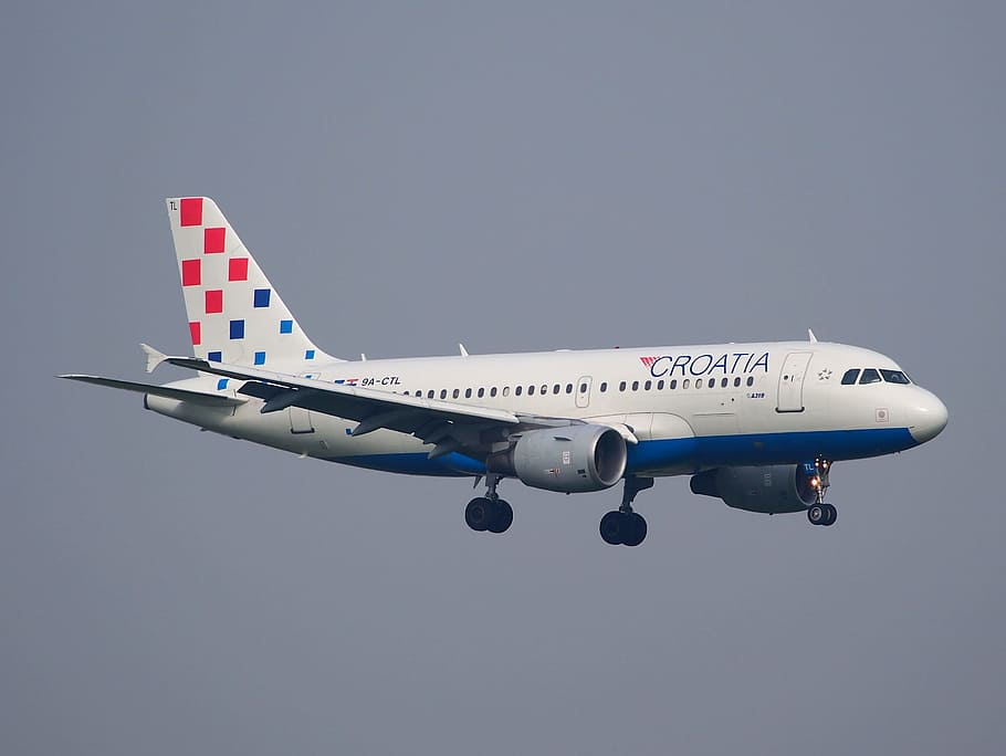 white and blue Croatia airliner model, Ctl, Landing, Croatia Airlines, HD wallpaper