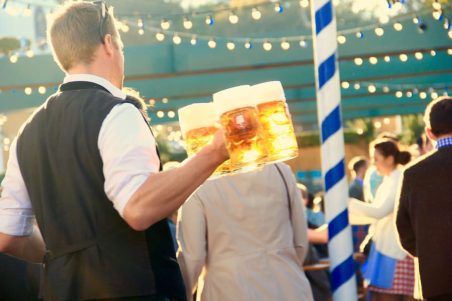 man holding beer mugs filled with beers, oktoberfest, munich, HD wallpaper
