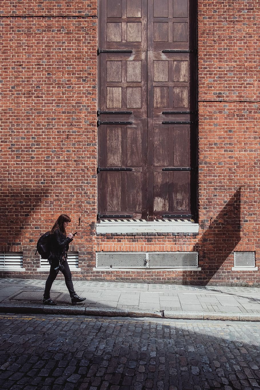 woman walking alongside the road beside building, people, men HD wallpaper