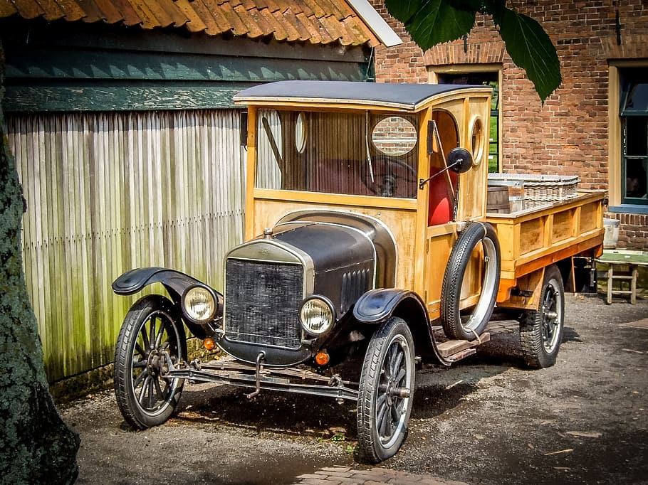 Zuiderzee Museum, Outdoor Museum, Crafts, old car, authentic