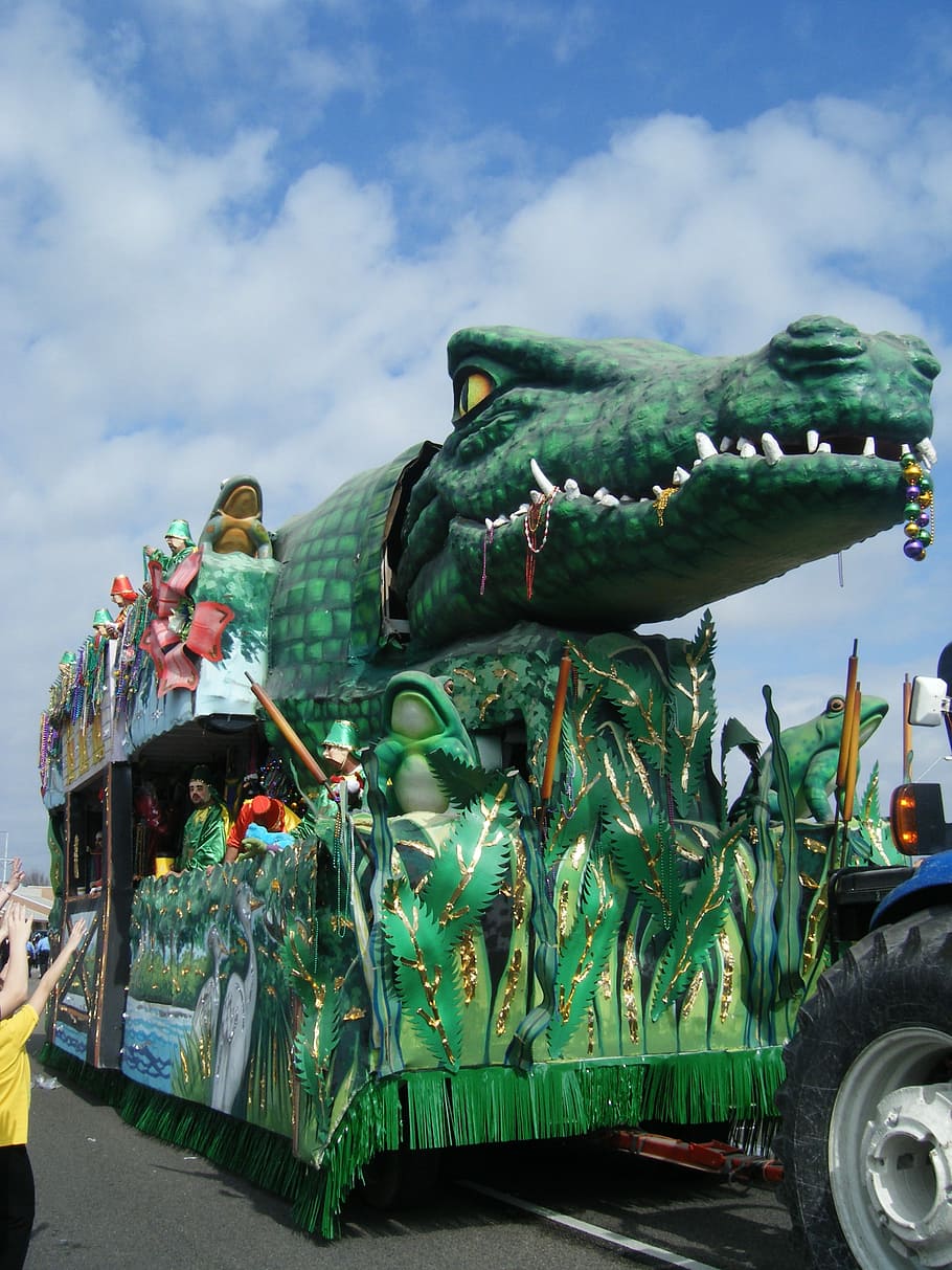 alligator mardi gras float