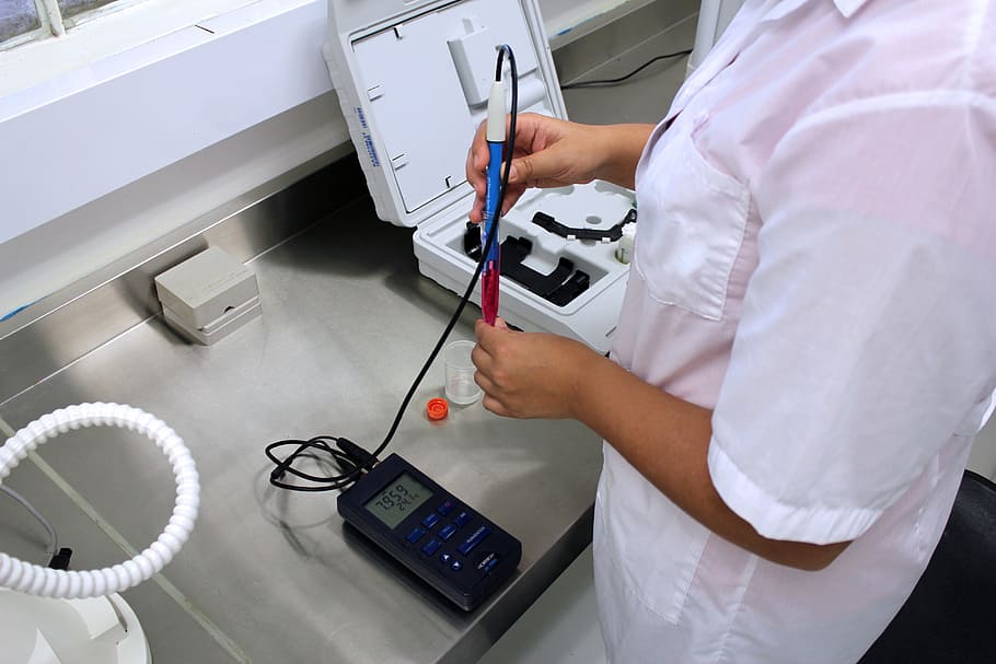 person holding corded digital device, Lab, Diagnosis, Temperature HD wallpaper