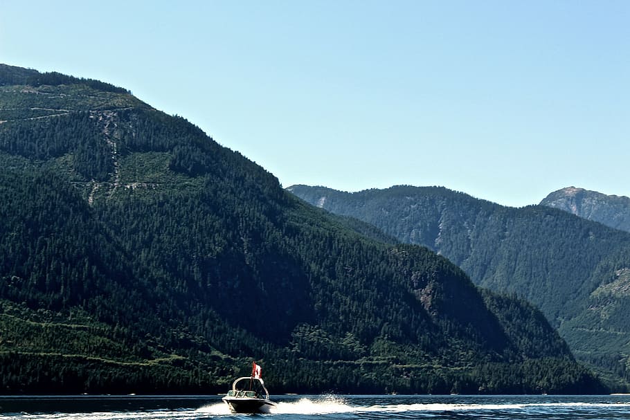 powerboat on body of water near mountain, photo, bowrider, valley HD wallpaper