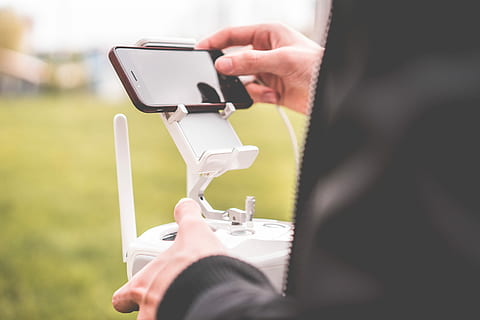 Pilot Controlling FPV Drone with Smarphone, drone photography HD wallpaper
