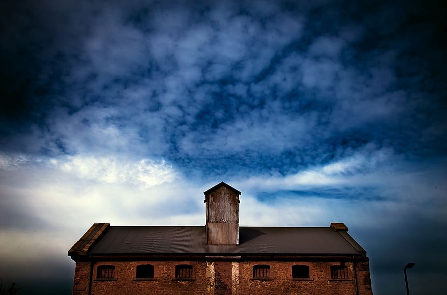 landscape photography of brown stone house during night, warehouse HD wallpaper