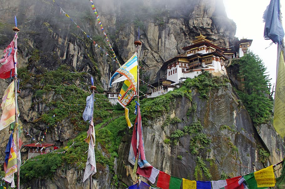 assorted-color flags near high top house near mountain, takshang, HD wallpaper