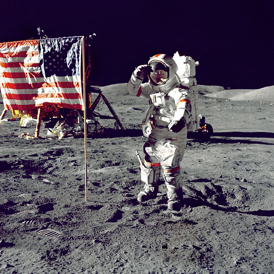 astronaut standing in front of flag of America, space, moon, dark, HD wallpaper