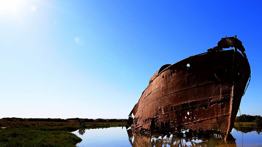 brown ship during daytime, boat, rust, wreck, wreckage, ship wreck HD wallpaper