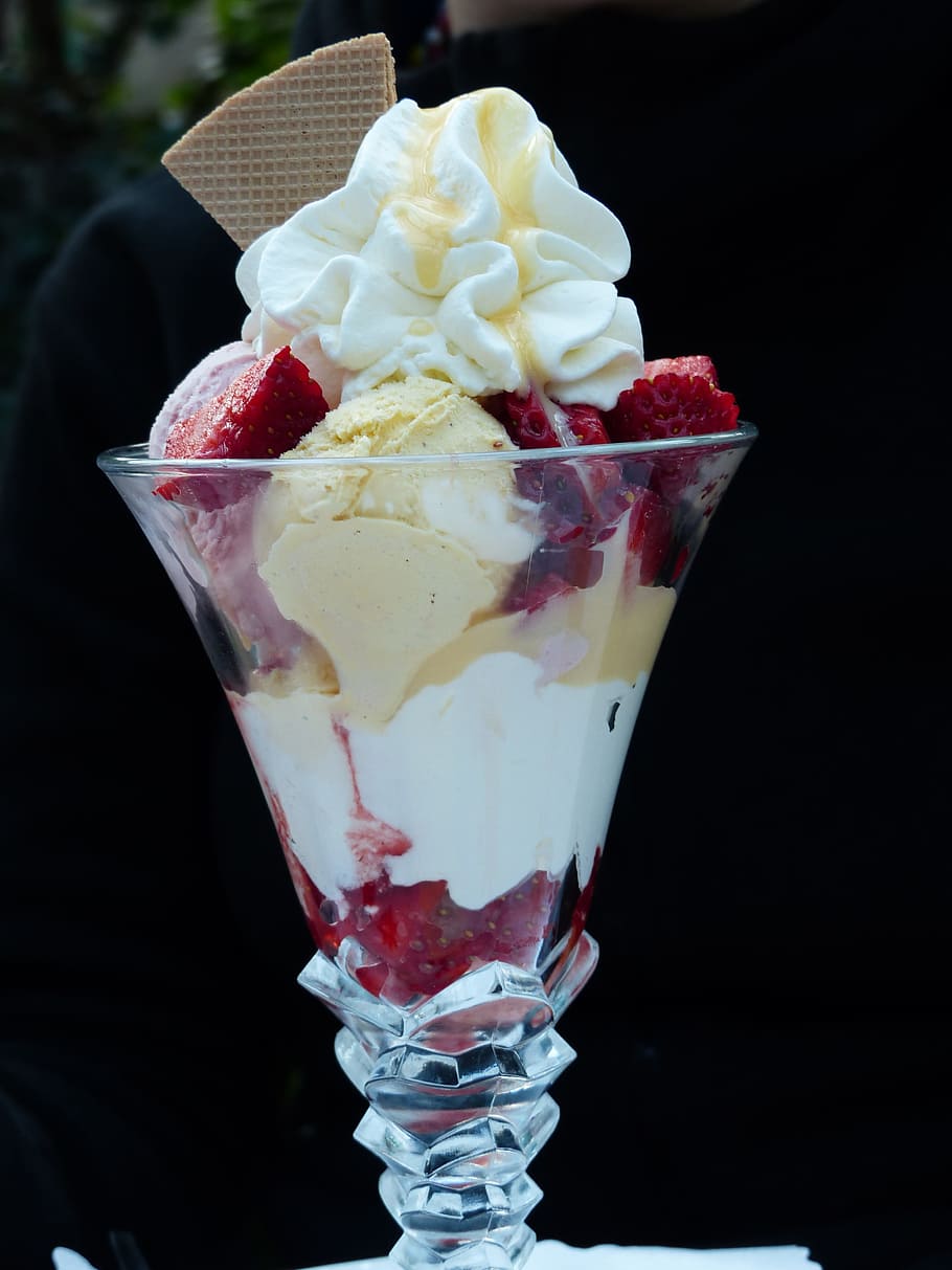 HD wallpaper: Ice Cream Sundae, Strawberry Cup, strawberries, dessert,  glass | Wallpaper Flare