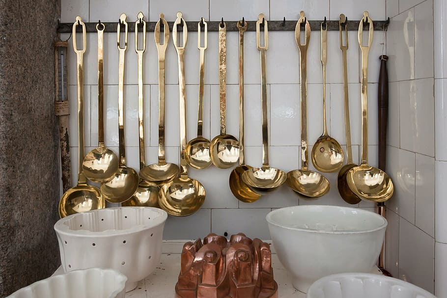 gold-colored cookware lot, ladles, kellen, bake, kitchen, baking moulds