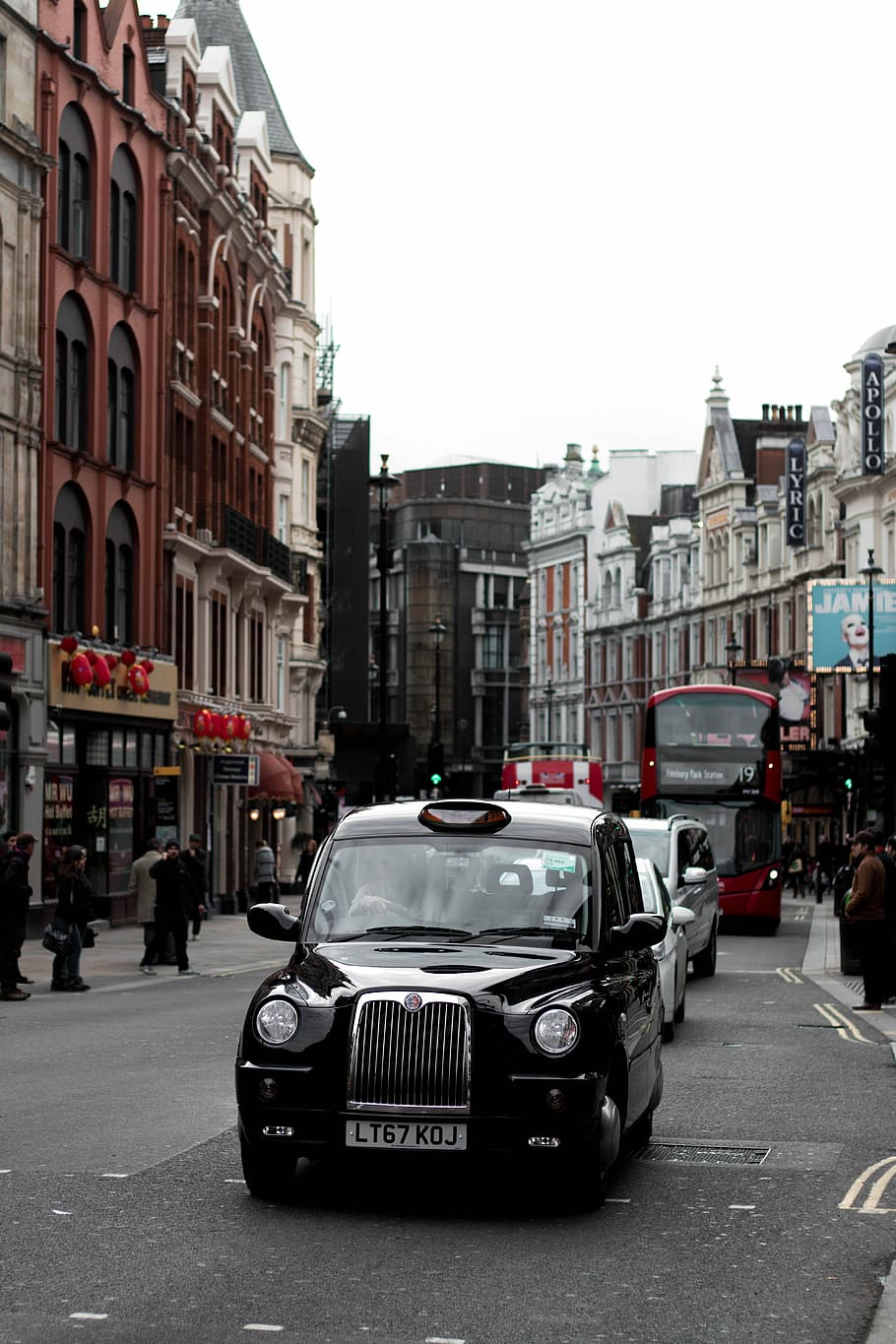 black cab on road during daytime, black vehicle on the gray pave road HD wallpaper
