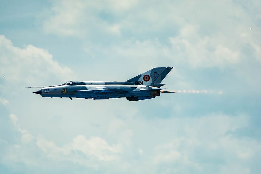 gray jet plane flying in the air, blue and white airliner, daytime HD wallpaper