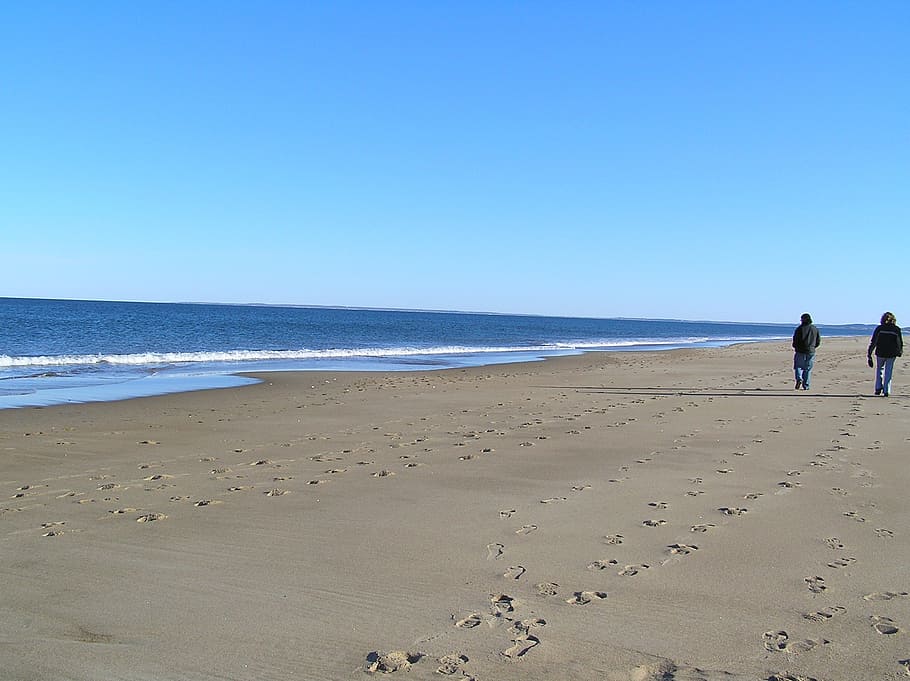 two people walking at the seashore, beach, sun, winter, sky HD wallpaper