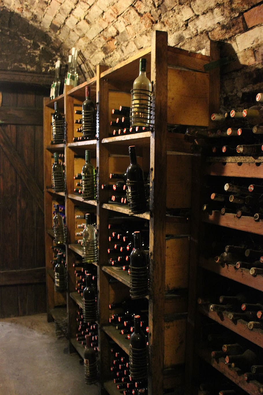 wine-cellar-wine-vinoteka.jpg