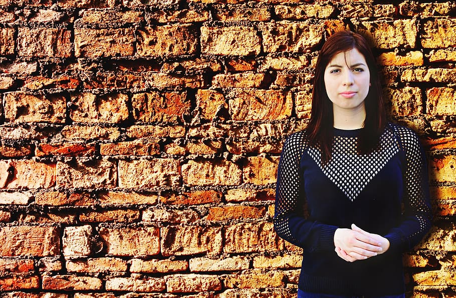 gestures, verbal, language, body, brick wall, looking at camera HD wallpaper