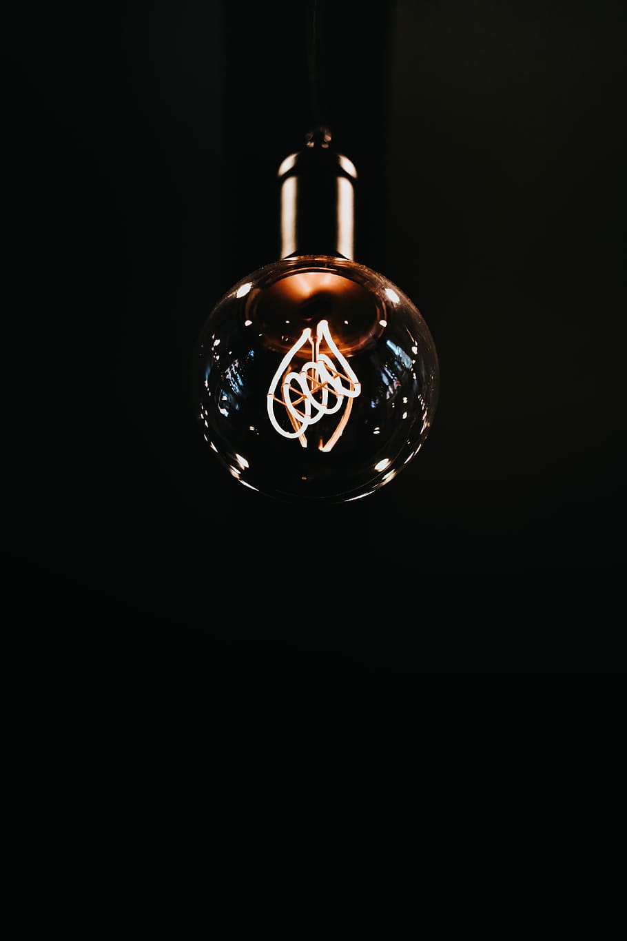 shallow focus photography of light bulb, silhouette photography of string light bulb HD wallpaper