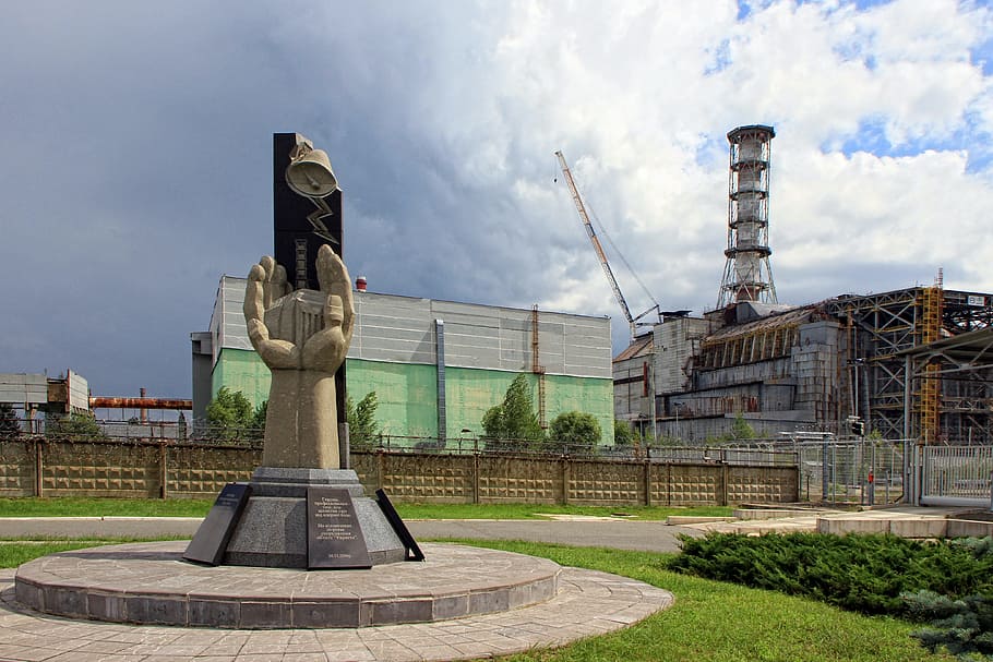 hand statue near gate, Monument, Chernobyl, Ukraine, Npp, nuclear power plant, HD wallpaper