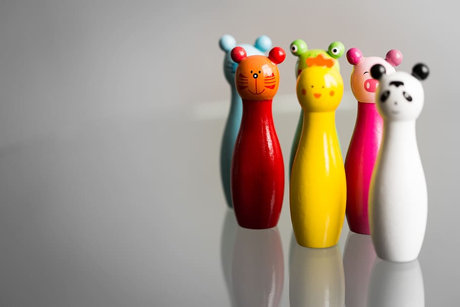wood, animals, colourful, chicken, bear, figurines, indoors, Panda HD wallpaper