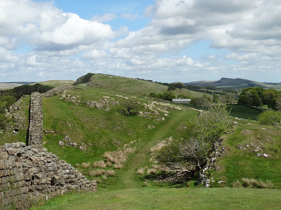 hadrian's wall, roman history, scotland, cloud - sky, grass, HD wallpaper