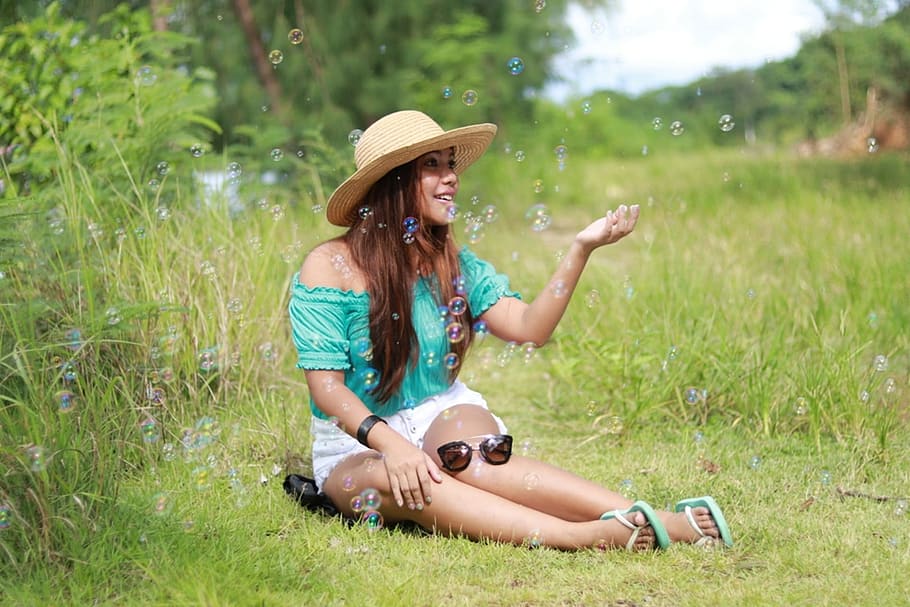 Grass, Bubbles, Hat, Woman, Female, lady, young, nature, summer, HD wallpaper