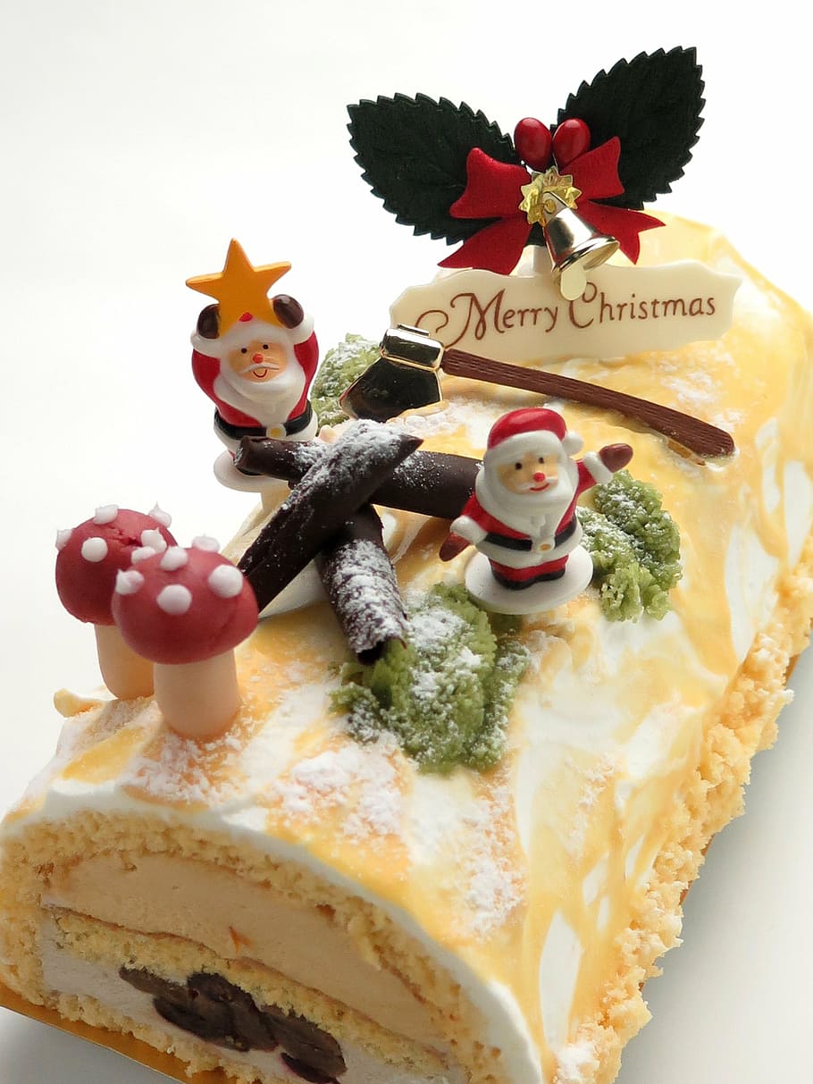Christmas cake with Santa Claus icing figurines, bush denoel